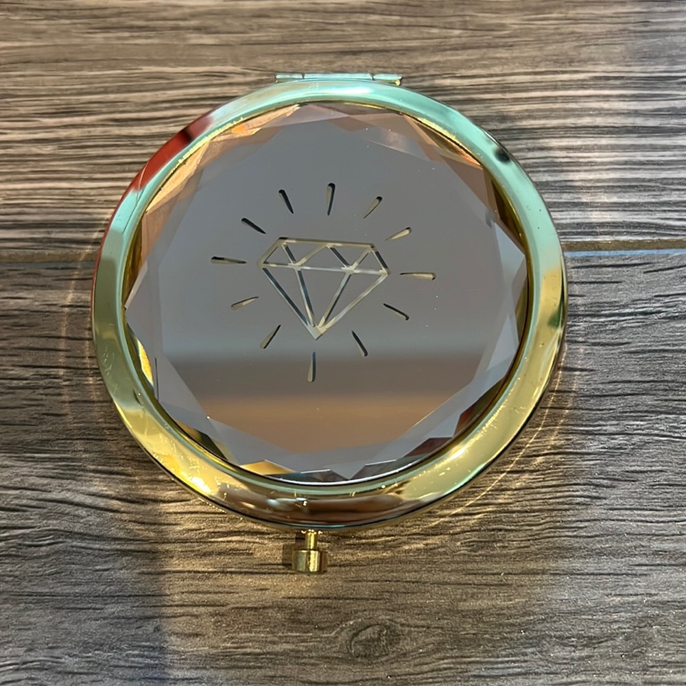 Purse mirror. Diamond design